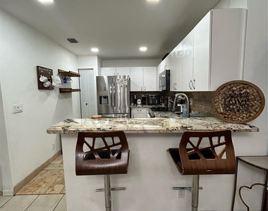 11296 Sw 17th Court - Photo Thumbnail 5