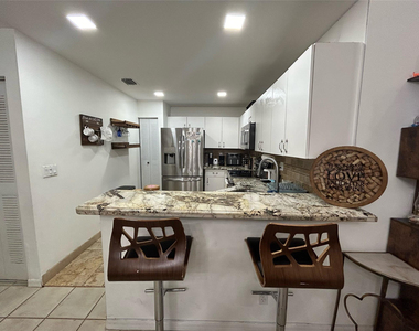 11296 Sw 17th Court - Photo Thumbnail 4
