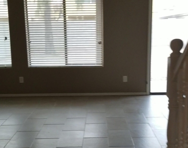 36554 W Alhambra Street - Photo Thumbnail 10