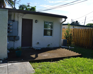 819 Ne 14th Court - Photo Thumbnail 7