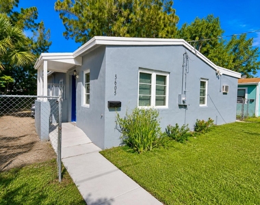 5605 Pinewood Avenue - Photo Thumbnail 8