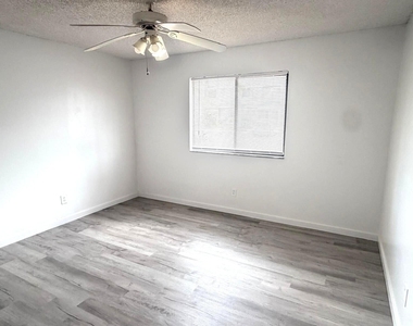 3808 Inlet Circle - Photo Thumbnail 5