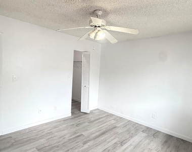 3808 Inlet Circle - Photo Thumbnail 6