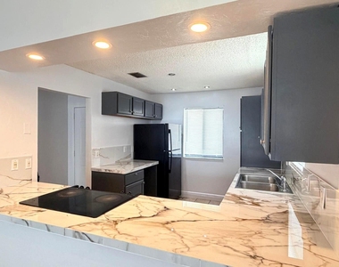 3808 Inlet Circle - Photo Thumbnail 4