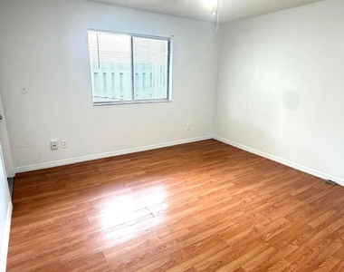 3808 Inlet Circle - Photo Thumbnail 7