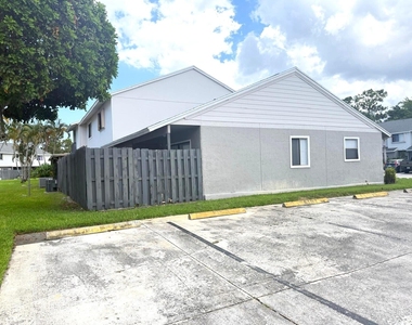 3808 Inlet Circle - Photo Thumbnail 21