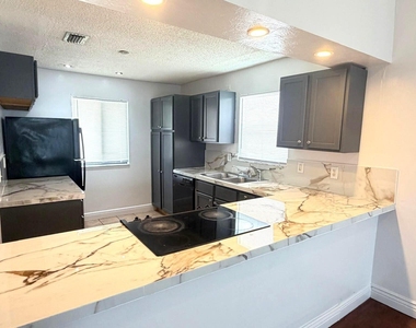 3808 Inlet Circle - Photo Thumbnail 3