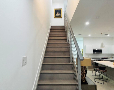 310 Sw 9th Street - Photo Thumbnail 4
