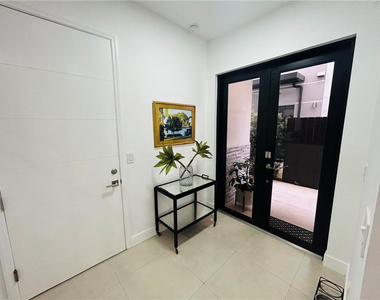 310 Sw 9th Street - Photo Thumbnail 3