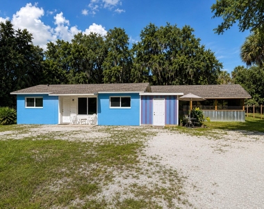 8012 U.s. 1 - Photo Thumbnail 1