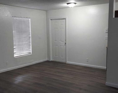 1796 Nw 52nd Avenue - Photo Thumbnail 9