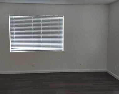 1796 Nw 52nd Avenue - Photo Thumbnail 8