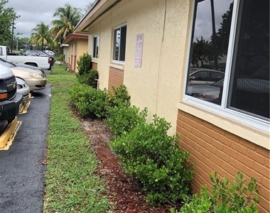 1796 Nw 52nd Avenue - Photo Thumbnail 3