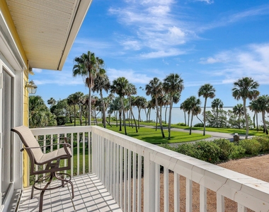 7501 S Indian River Drive - Photo Thumbnail 12