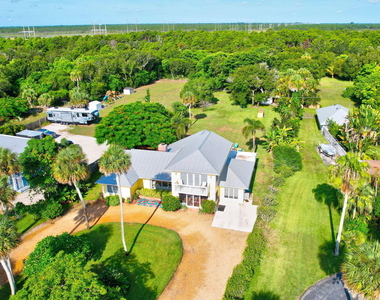 7501 S Indian River Drive - Photo Thumbnail 1