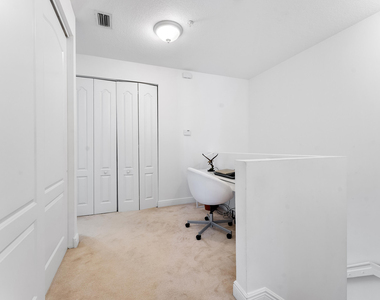 638 Nw 38th Circle - Photo Thumbnail 19