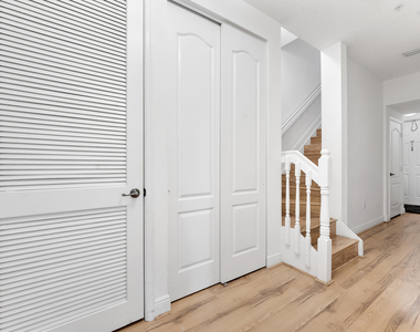 638 Nw 38th Circle - Photo Thumbnail 2