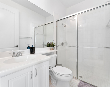 638 Nw 38th Circle - Photo Thumbnail 5