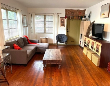 2919 Poinsettia Avenue - Photo Thumbnail 3