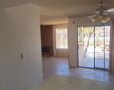 11226 S Tomi Drive - Photo Thumbnail 6