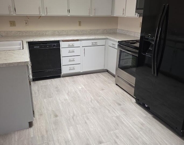 11226 S Tomi Drive - Photo Thumbnail 3