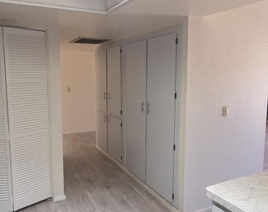 11226 S Tomi Drive - Photo Thumbnail 5