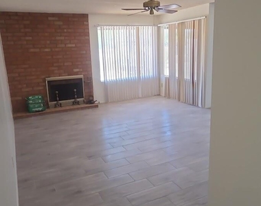 11226 S Tomi Drive - Photo Thumbnail 7