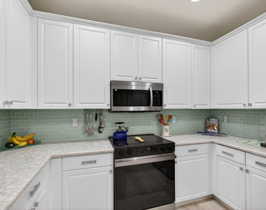 4345 Parkside Drive - Photo Thumbnail 13