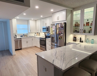 299 N Riverside Drive - Photo Thumbnail 4