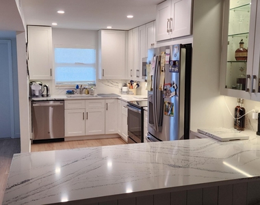 299 N Riverside Drive - Photo Thumbnail 2