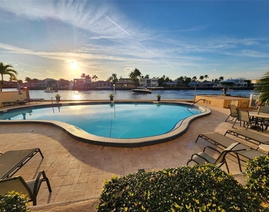299 N Riverside Drive - Photo Thumbnail 7
