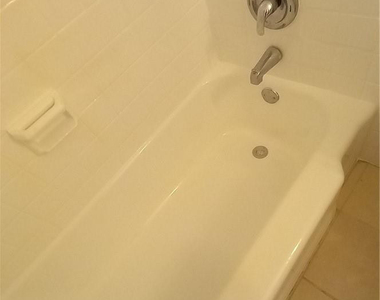 330 Nw 38th Street - Photo Thumbnail 3
