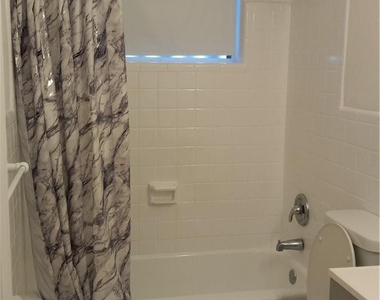 330 Nw 38th Street - Photo Thumbnail 2