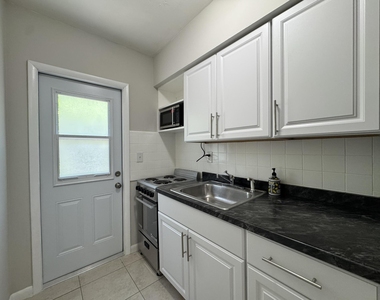 625 Ne 14th Avenue - Photo Thumbnail 3