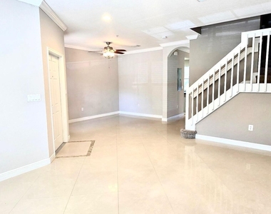 2851 W Prospect Road - Photo Thumbnail 3