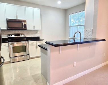 2851 W Prospect Road - Photo Thumbnail 6