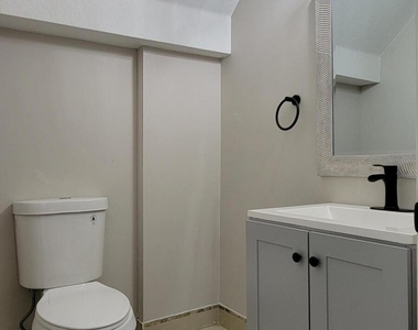 2851 W Prospect Road - Photo Thumbnail 8