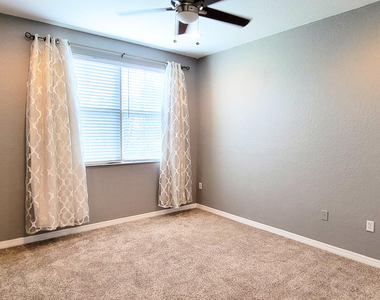 2851 W Prospect Road - Photo Thumbnail 10