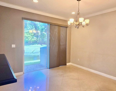 2851 W Prospect Road - Photo Thumbnail 7