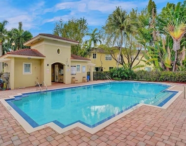 2851 W Prospect Road - Photo Thumbnail 15