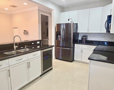 2851 W Prospect Road - Photo Thumbnail 5