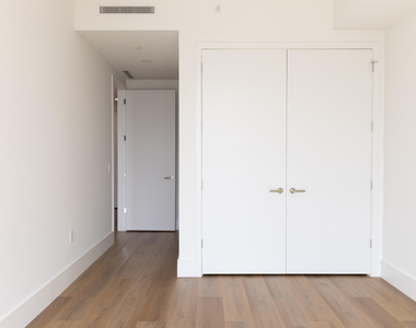 220 Lake Shore Drive - Photo Thumbnail 34