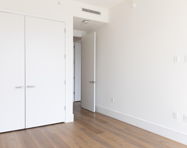 220 Lake Shore Drive - Photo Thumbnail 31