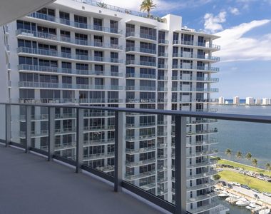 220 Lake Shore Drive - Photo Thumbnail 9