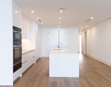220 Lake Shore Drive - Photo Thumbnail 20