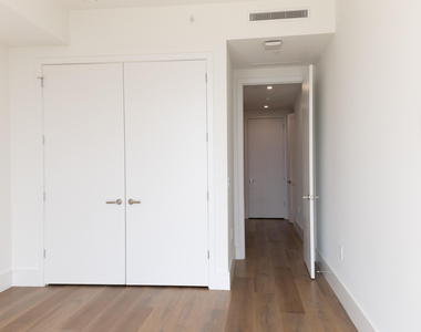 220 Lake Shore Drive - Photo Thumbnail 32