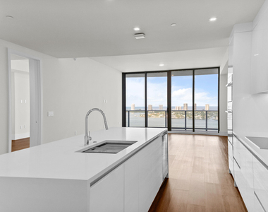 220 Lake Shore Drive - Photo Thumbnail 7