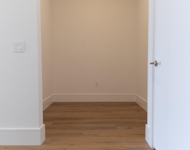 220 Lake Shore Drive - Photo Thumbnail 28
