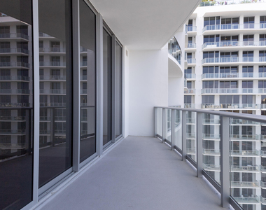 220 Lake Shore Drive - Photo Thumbnail 10