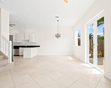 1224 Ne 18th Avenue - Photo Thumbnail 4